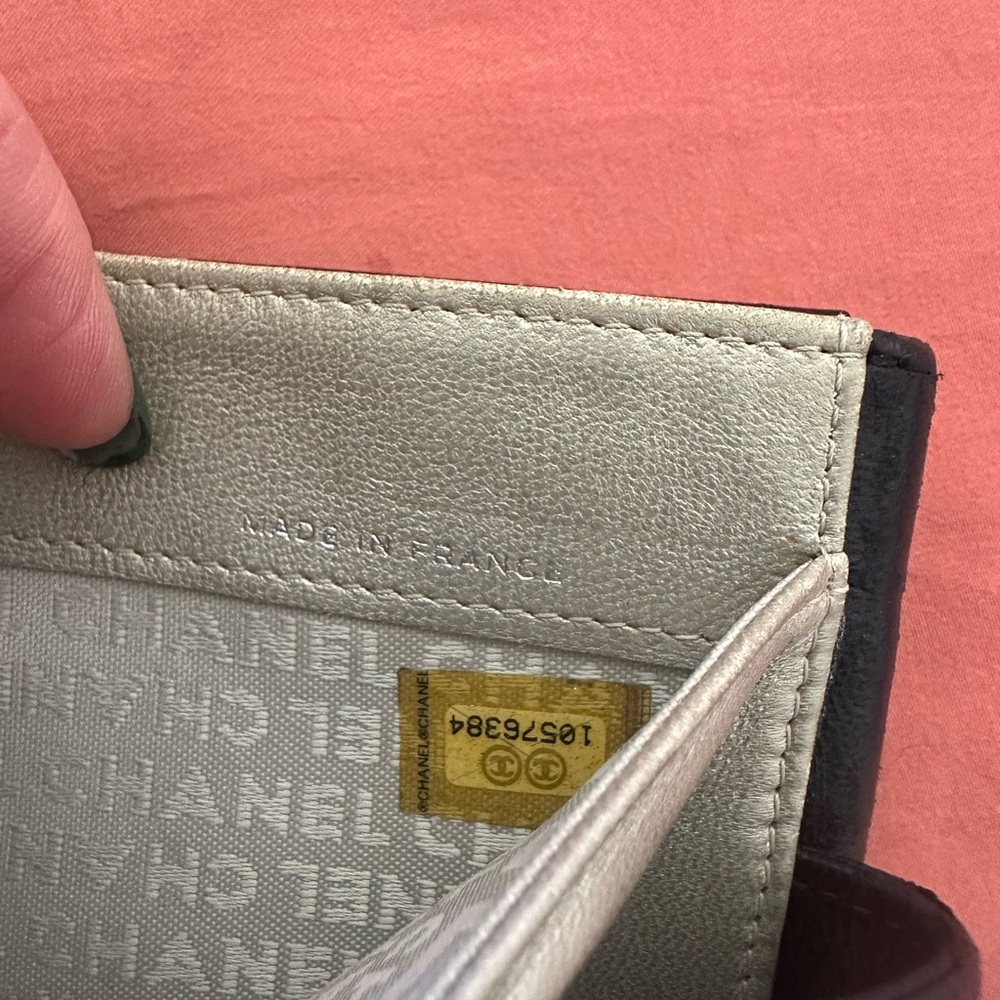 CHANEL Black Quilted Wallet with Iconic Logo - Picture 7 of 8